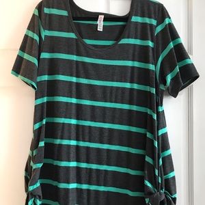 EUC LuLaRoe Perfect Tee - Size Large